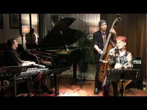Idang Rasjidi Trio ft. Margie Segers - Kesepian @ Mostly Jazz 25/01/12 [HD]
