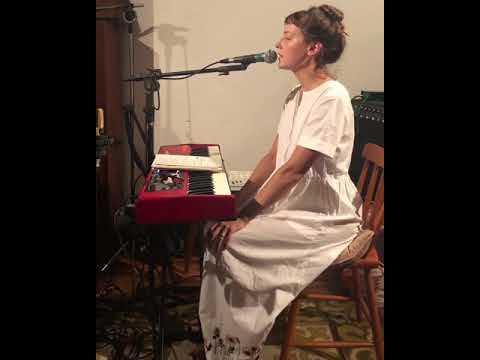 "Ela" e Tim Bernardes e Mallu Magalhães