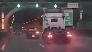 相信司機在車上已經問候一輪他家人了😏