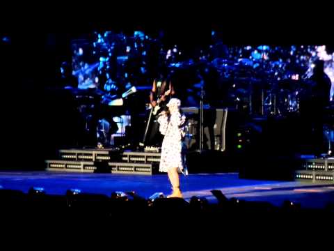 download lagu mp3 mp4 Rihanna Eminem Airplanes, download lagu Rihanna Eminem Airplanes gratis, unduh video klip Rihanna Eminem Airplanes