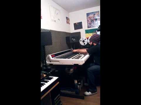 IN TIME / KING ALPHA DUBPLATE / BASS / IWARRIYAH