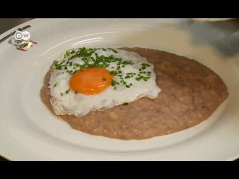 لا تخلو الكثير من موائد الإفطار من البيض ، فتناوله جزء من النظام الصحي الغذائي، إذ تحتوي البيضة على الكثير من الفيتامينات والعناصر الضرورية للجسم. لكن هل يُسمح لكل شخص بتناول بيضة يومياً؟ 