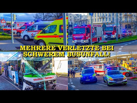 Schulbus kracht in Lastwagen | Mehrere verletzte Kinder | Feuerwehr & Rettungskräfte im Großeinsatz