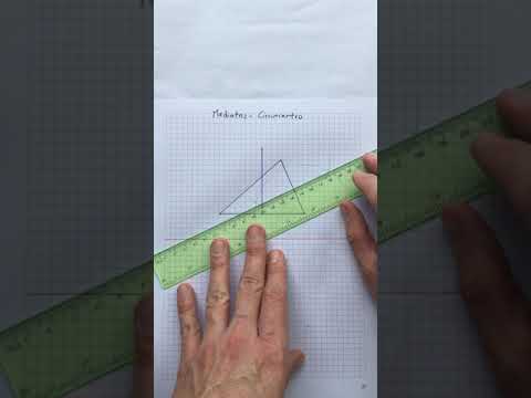 Trazar las Mediatrices de un triángulo y hallar el Circuncentro