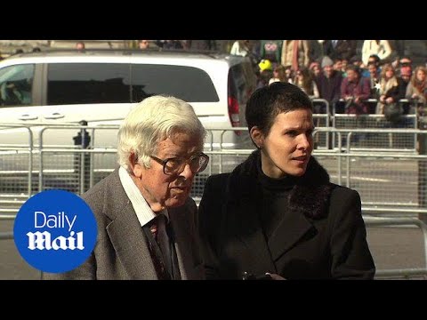 Sir Geoffrey Howe arrives at Sir David Frost Memorial in 2014 - Daily Mail