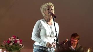 Lorrie Morgan, August 6, 2016, &quot;Something in Red&quot;