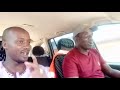 Babadjo En Joie Dans Sa Voiture
