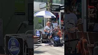 Idle Australian Busker Crushes "Live It Up" by Mental As Anything on Cavill Mall, Surfers Paradise!