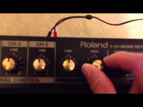 Видео-обзор товара Комбоусилитель для клавишных Roland KC-60M