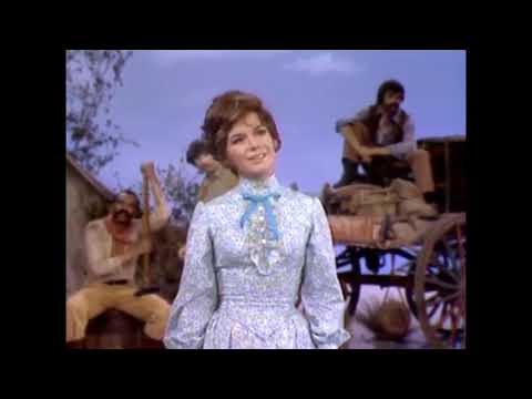 23April1969 "500 Miles" - Vikki Carr (The Glen Campbell Goodtime Hour)