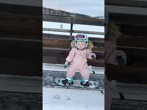 Floras utveckling på snowboard från 1 till 4 år 🥹🏂 Har ni gjort något sedan ni var små? 🥹