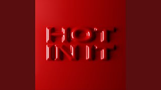 Musik-Video-Miniaturansicht zu Hot In It Songtext von Tiësto & Charli XCX