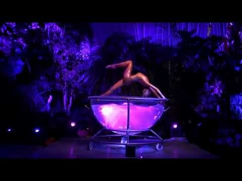 VIDEO! Incape intr-o cutie patrata de 50 centimetri: Zlata, cea mai flexibila femeie din lume