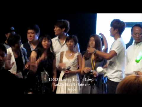 120923 SE7EN after ending photo with staff