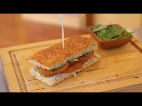 Video - Receta: Cómo preparar un sandwich de Foccacia y Pollo