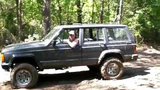 preview picture of video 'Jeep Cherokee off road steep hill 4x4'