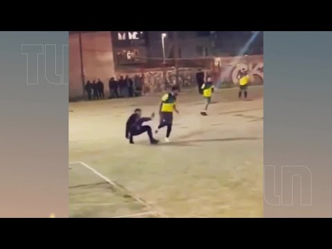 Carlos Tevez volvió a jugar a Fuerte Apache y se calentó porque le metieron un caño