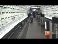 В метро Вашингтона упал на рельсы колясочник 