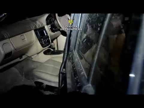 Autoturism plin cu ţigări abandonat pe raza localităţii Băbiceni, judeţul Botoşani