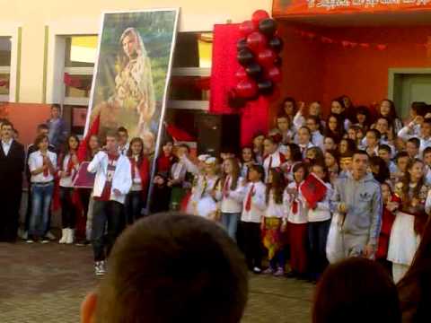 Gusti Ft Tornado - 100 VJET -- KONCERT ( Shkolla 28 NENTORI )