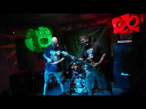 BUM - BUM -Příběh o Lednici (live)  Bizarro masacra violenta tortura f