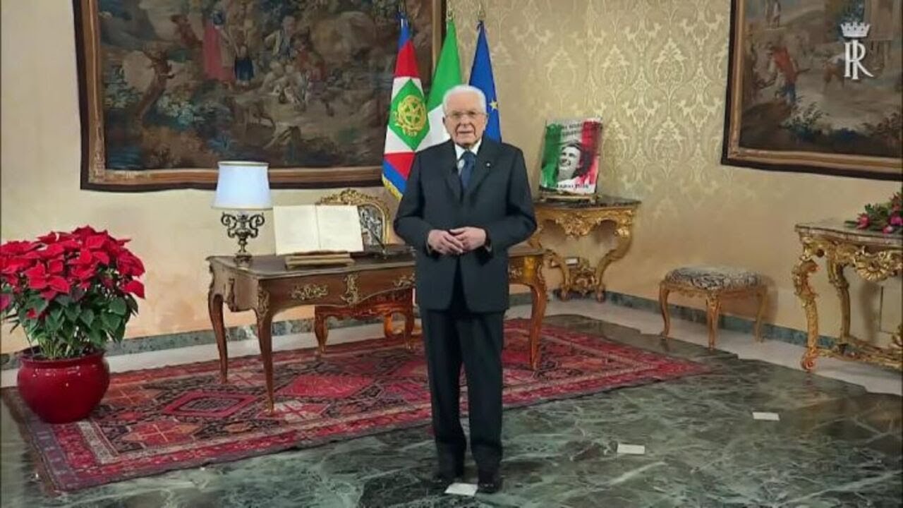 Discorso fine anno Mattarella, la foto storica del 2 giugno 1946 dietro il Presidente