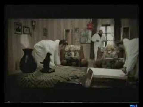 hollywoodoo-fülembe ólmot