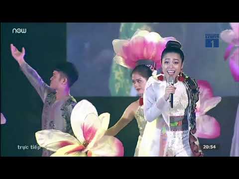 Hoa của đá - Hồng Ngọc