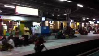 preview picture of video 'インドの夜行列車(エアコンなし1等)　Indian railways'