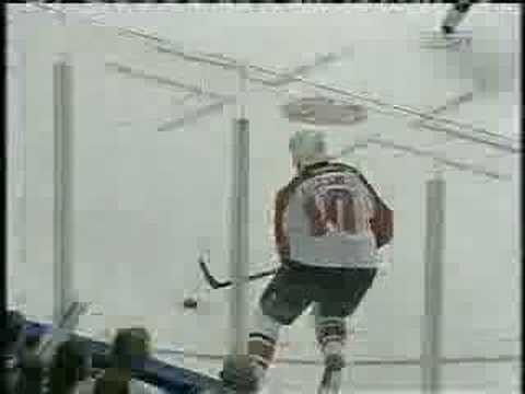 LeClair Finally scores in playoffs