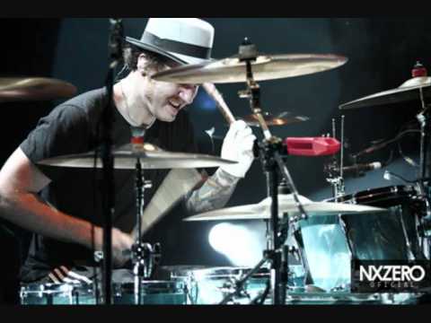 Nx  zero &  Rincon Sapiência - Tarde pra Desistir (projeto paralelo)