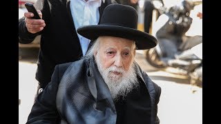 הרה''צ ר' אברהם דב אוירבך בסיום העצרת בבית העלמין
