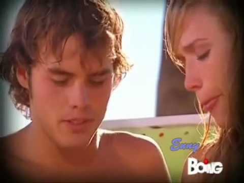 l'inizio della storia tra Franco e Olivia - il bacio in spiaggia