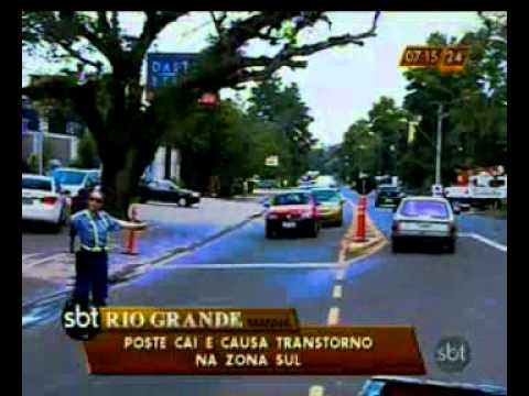 Poste cai e causa transtornos na Zona Sul de Porto Alegre