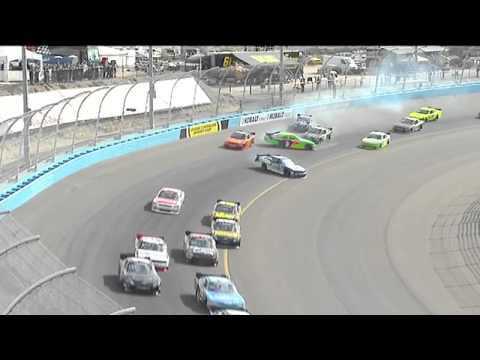 2011 Wypall 200 - Multi-car crash on lap 1