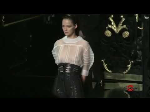 Louis Vuitton Paris Fashion Week Fall 2011 Winter 2012 Runway Show in Louvre - R-World version