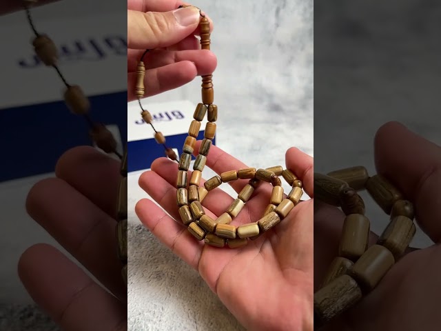 سبحة مميزة من ناب الماموث المنقرض