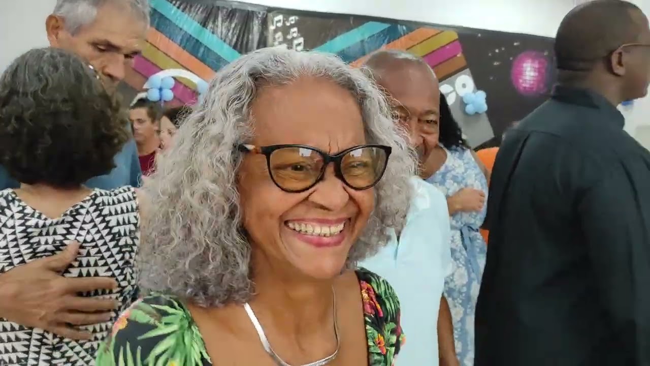 Baile no Clube Ideal com Adriano Guimarães comandando o show!