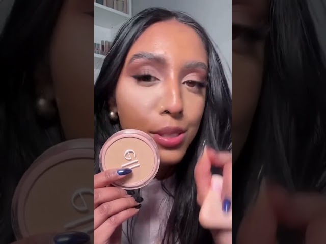 Vídeo relacionado con Halo Glow Setting Powder - Polvo sedoso, ligero, borroso, suaviza, minimiza los poros y líneas finas, 0.24 onzas