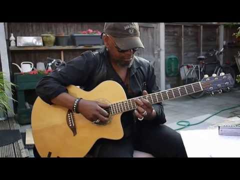 Steve -Gee- Wilkinson plays his song in my garden