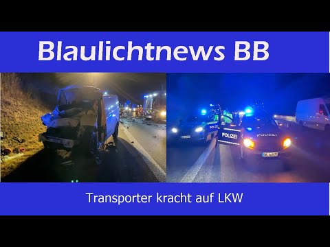 Schwerer Unfall auf der Autobahn A8  Transporter kracht auf LKW  Feuerwehr Leonberg im Einsatz