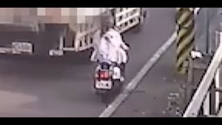 Re: [新聞] 高雄女大生騎車疑與大貨車並行碰撞 摔車