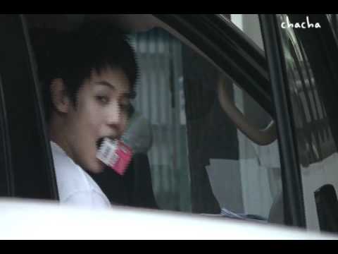 [FANCAM]101011 Beast  비스트 Yoseob waves at fans after Star Golden Bell recording