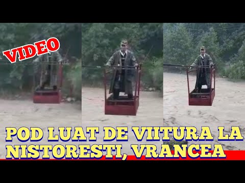 Pod rupt de viitura la Nistoresti, Vrancea. Cum trec oamenii izolati spre case. 60 familii izolate