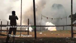 preview picture of video 'Fire works during Pakal Pooram at Thrissur'