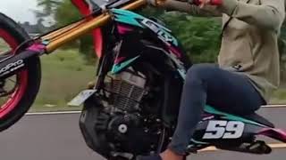 Download lagu Story' wa 30 detik.Cewek standing pake KLX mp3