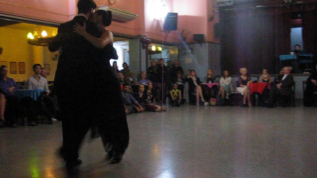 JULIO BASSAN y NATACHA POBERAJ en Viva La Pepa Milonga (3/3)