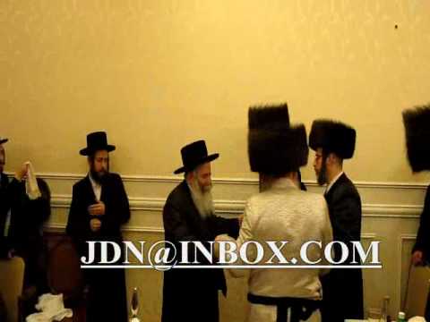 Bobover Rebbe dancing @  Krula Sheva Brochos