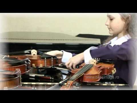 Sara Stroici- Iesirea din copilarie