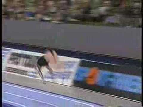 2002 World Cup Tumbling - Marion Limbach FRA Pass1